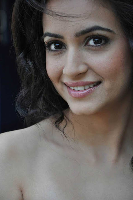 kriti kharbandha close up new actress pics